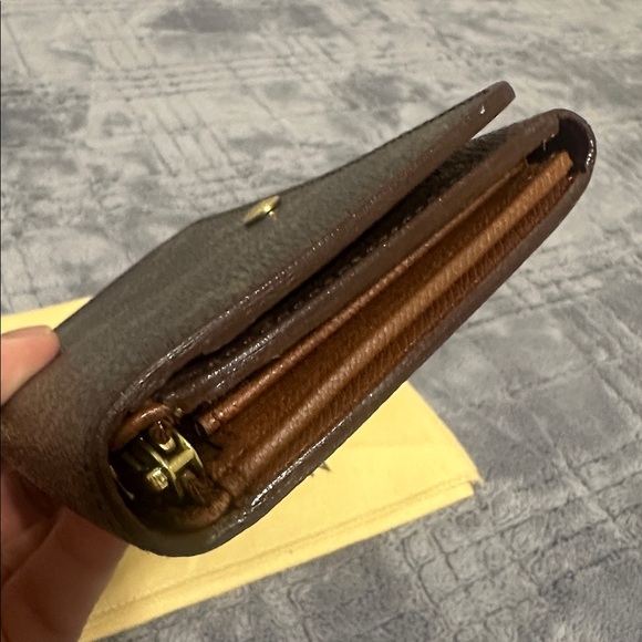 Louis Vuitton Monogram Medium Wallet - Picture 4 of 12